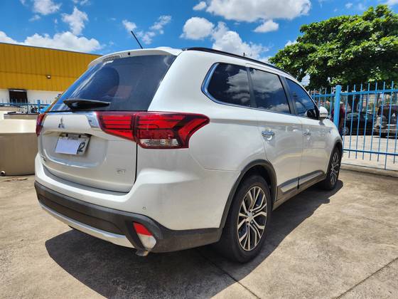 MITSUBISHI OUTLANDER 3.0 GT 4X4 V6 24V GASOLINA 4P AUTOMÁTICO